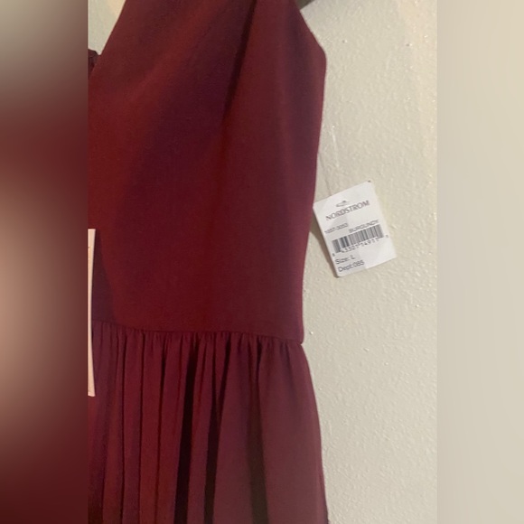 Dress The Population - Wome’s Corey Cap Sleeve Crepe Midi Dress - Col: Burgundy - Picture 6 of 6